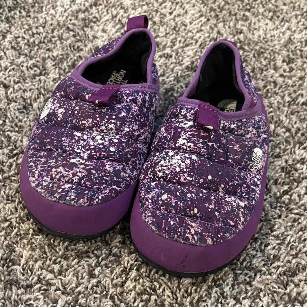 The North Face Kids Purple Patterned Slippers Size 1